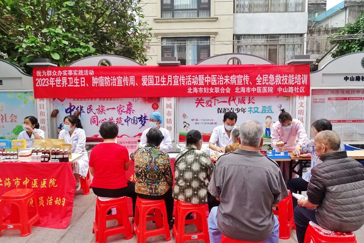 义诊活动进社区 健康关怀送爱心
