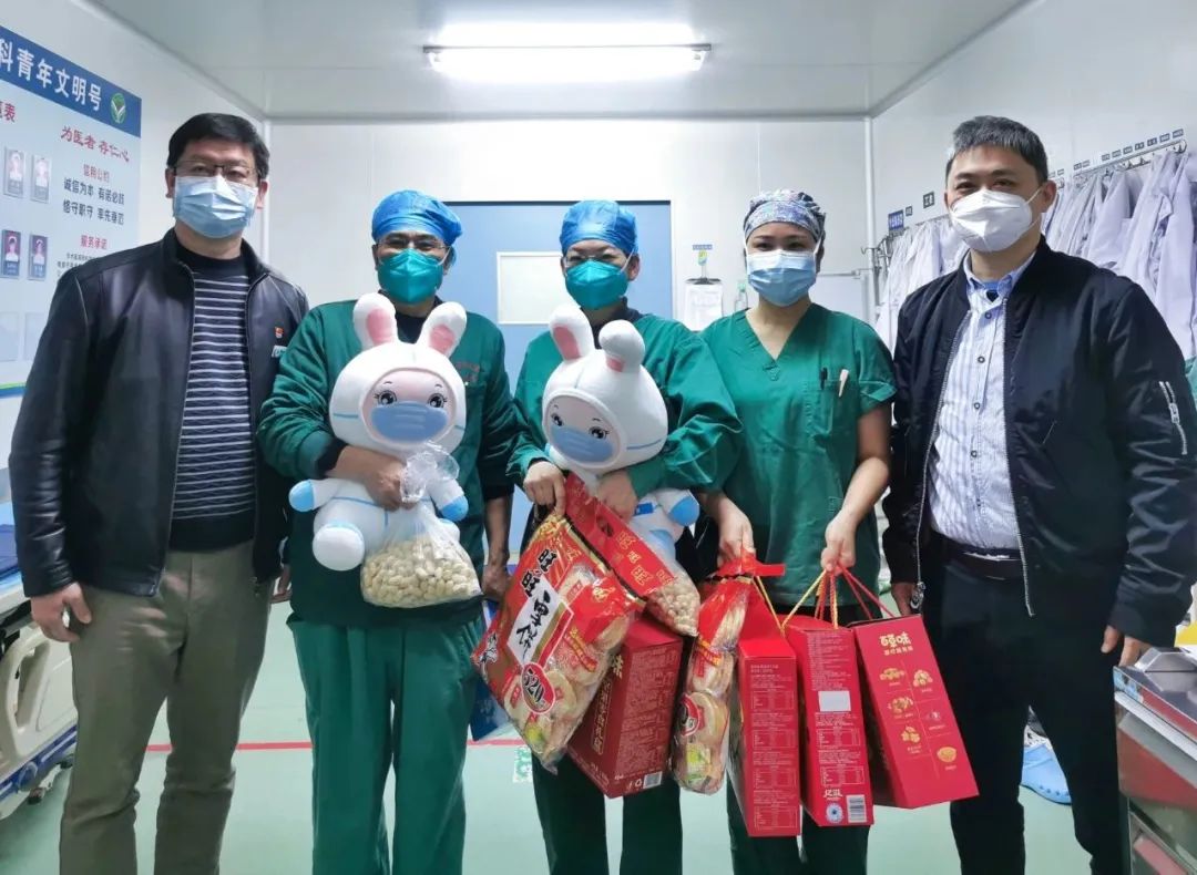 春寒料峭岁月凌，新春慰问关怀暖！