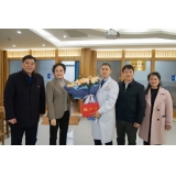 李莉市长到市中医医院慰问优秀专家人才