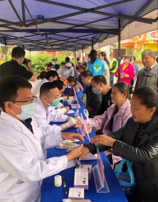 不忘初心牢记使命 志愿服务党员先行 —北海市中医医院开展学雷锋志愿服务月系列活动