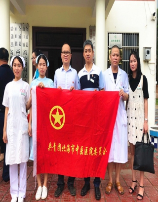 风雨无阻扶贫路，入户义诊暖民心